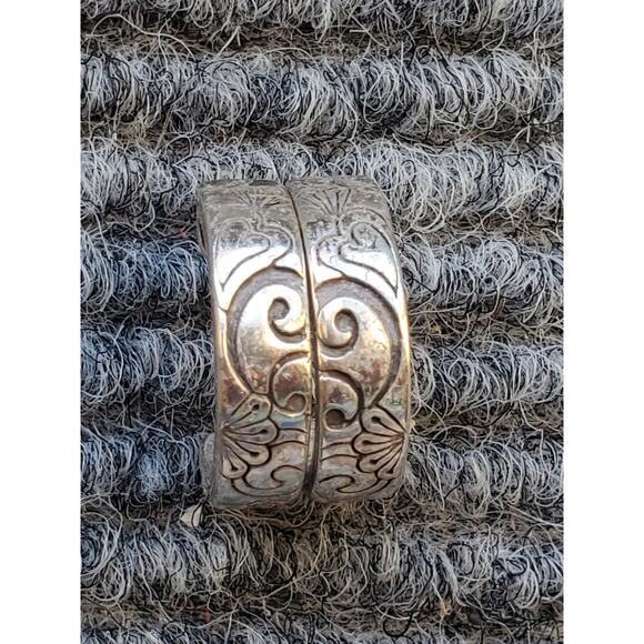 Brighton Silver-Tone Etched Floral Hoop Earrings – 90s Retro Style – 0.7 in - Picture 3 of 9